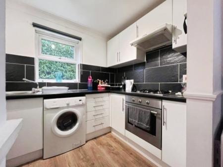 Flat Warren Down in Bracknell