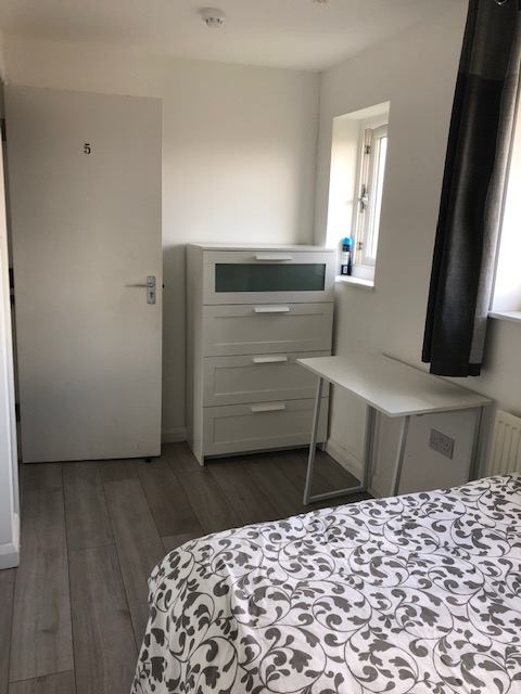 Room Greenside in Slough