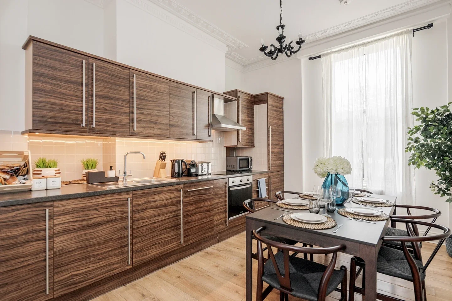 Flat Holland Road in Greater London