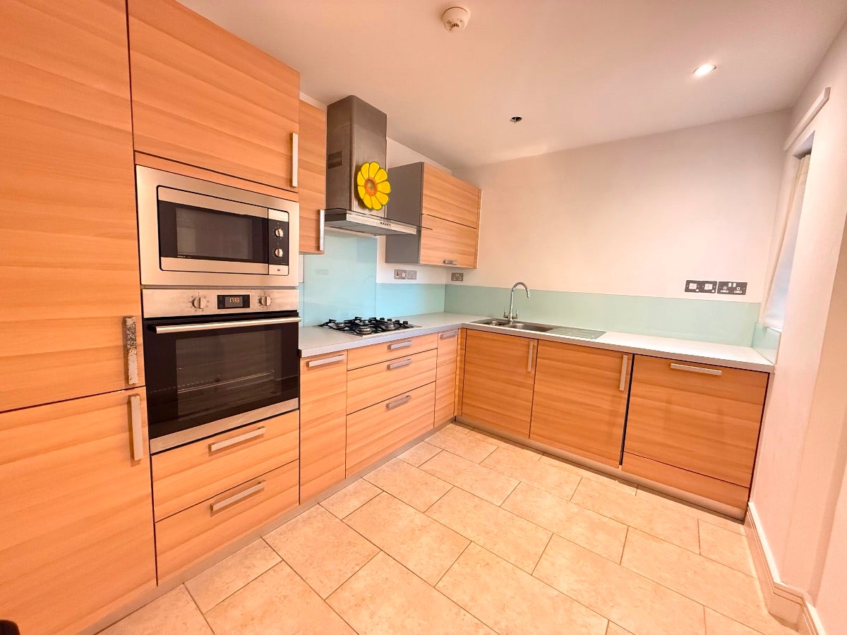 Flat Holmefield Road in Liverpool