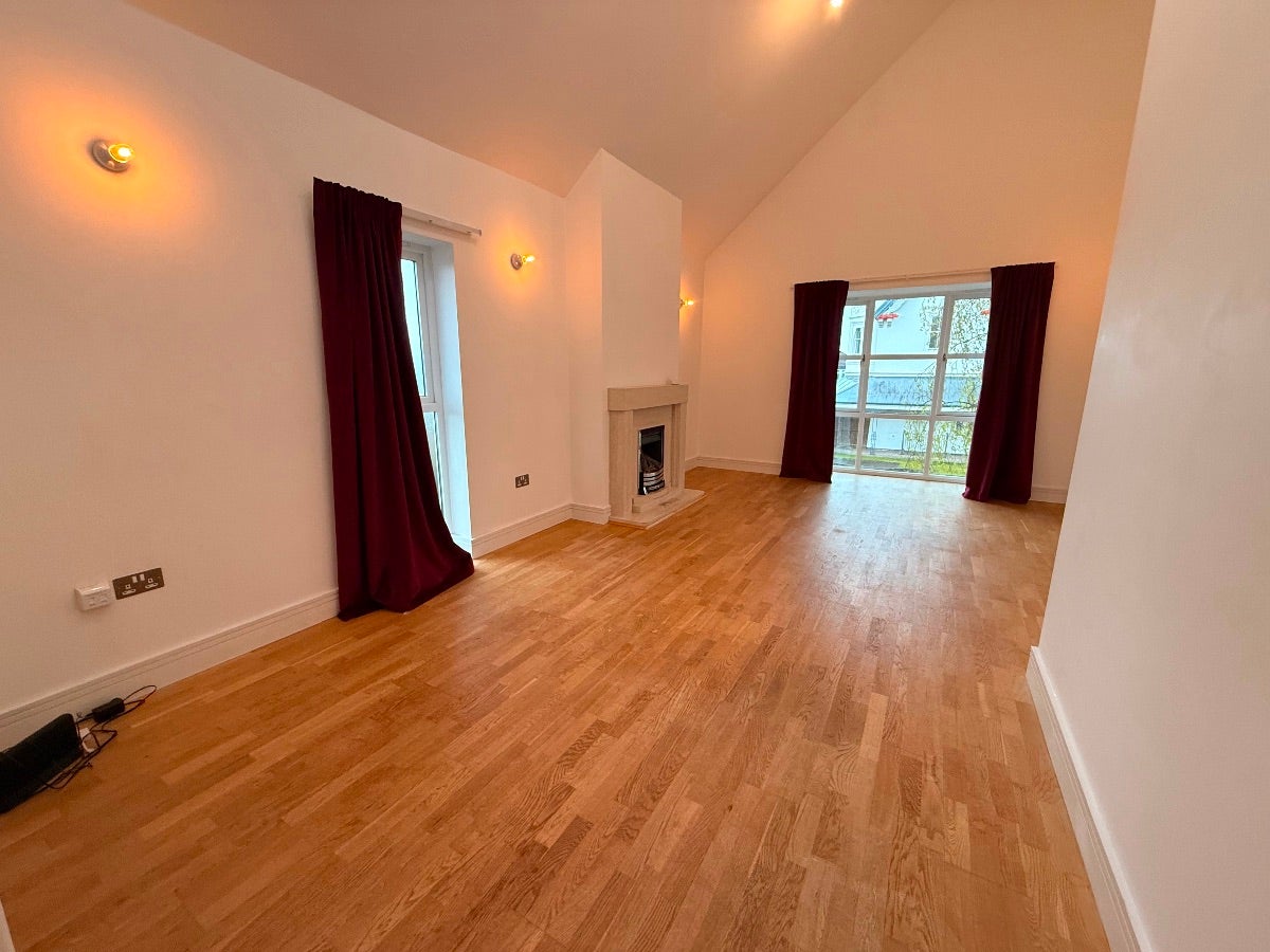 Flat Holmefield Road in Liverpool