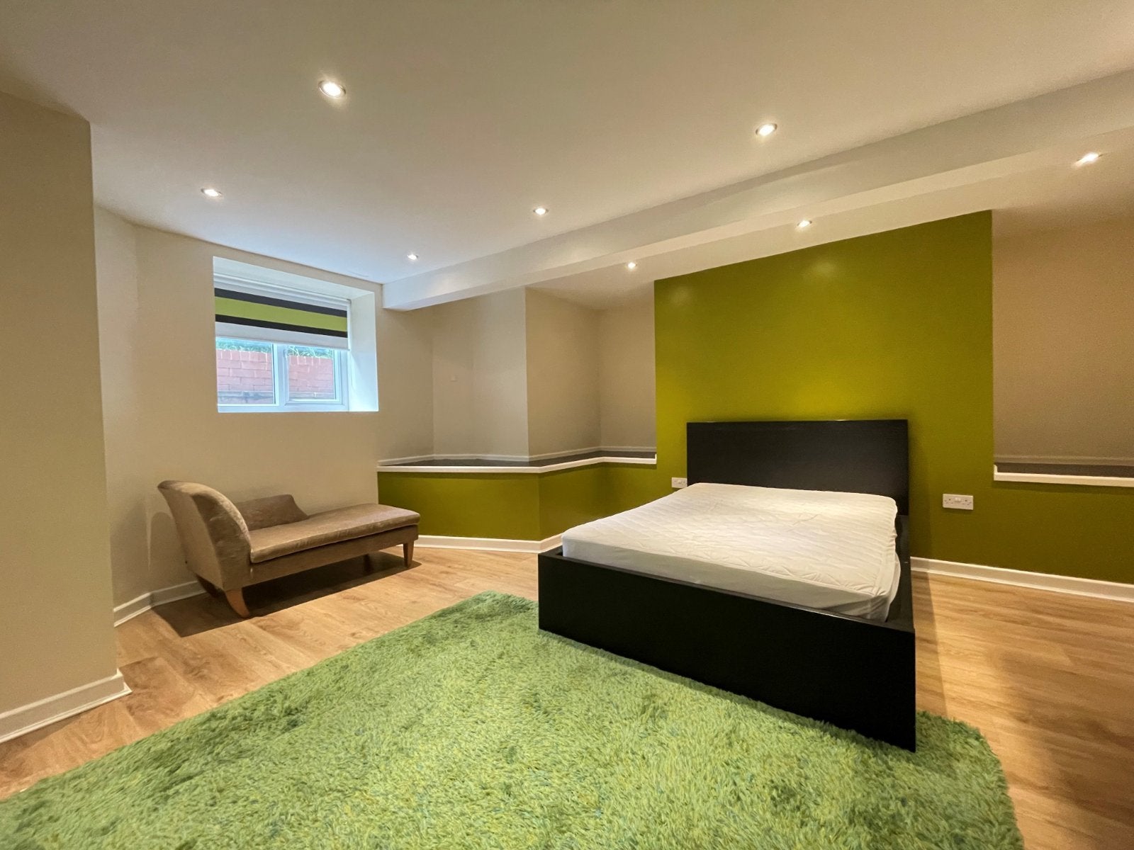 Flat Weetwood Lane in Leeds