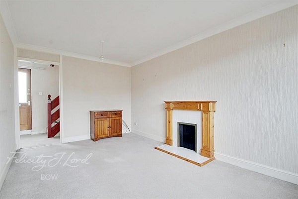 Flat Parnell Road in London