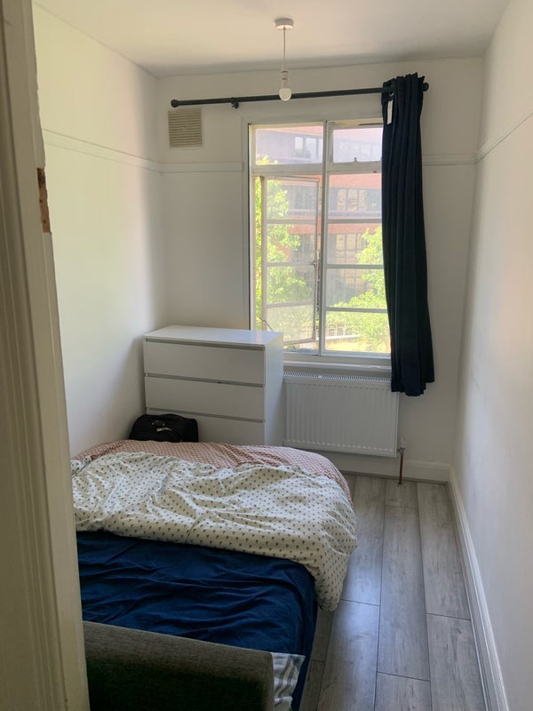 Room New Broadway in Greater London