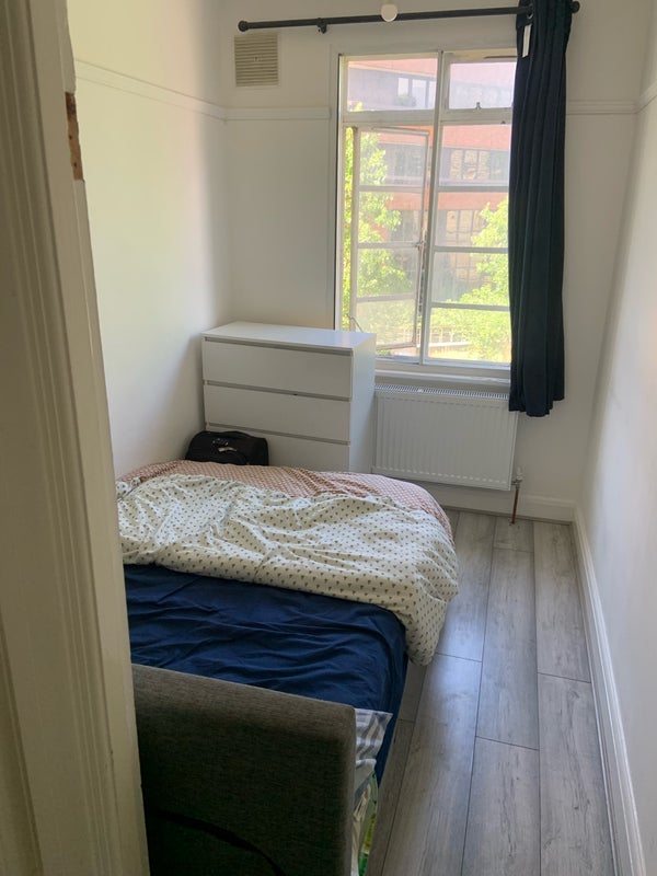 Room New Broadway in Greater London