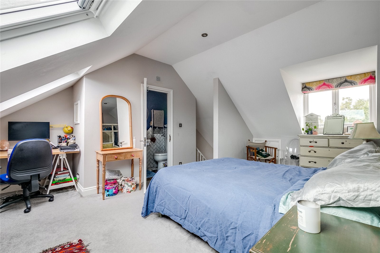 Flat Villa Road in Greater London