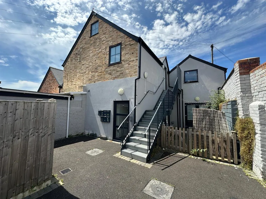 Flat Maple Road in Bournemouth