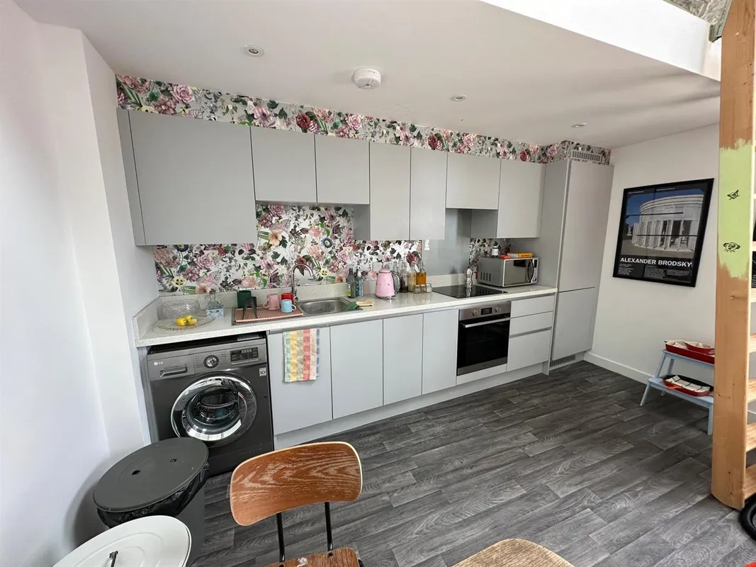 Flat Maple Road in Bournemouth
