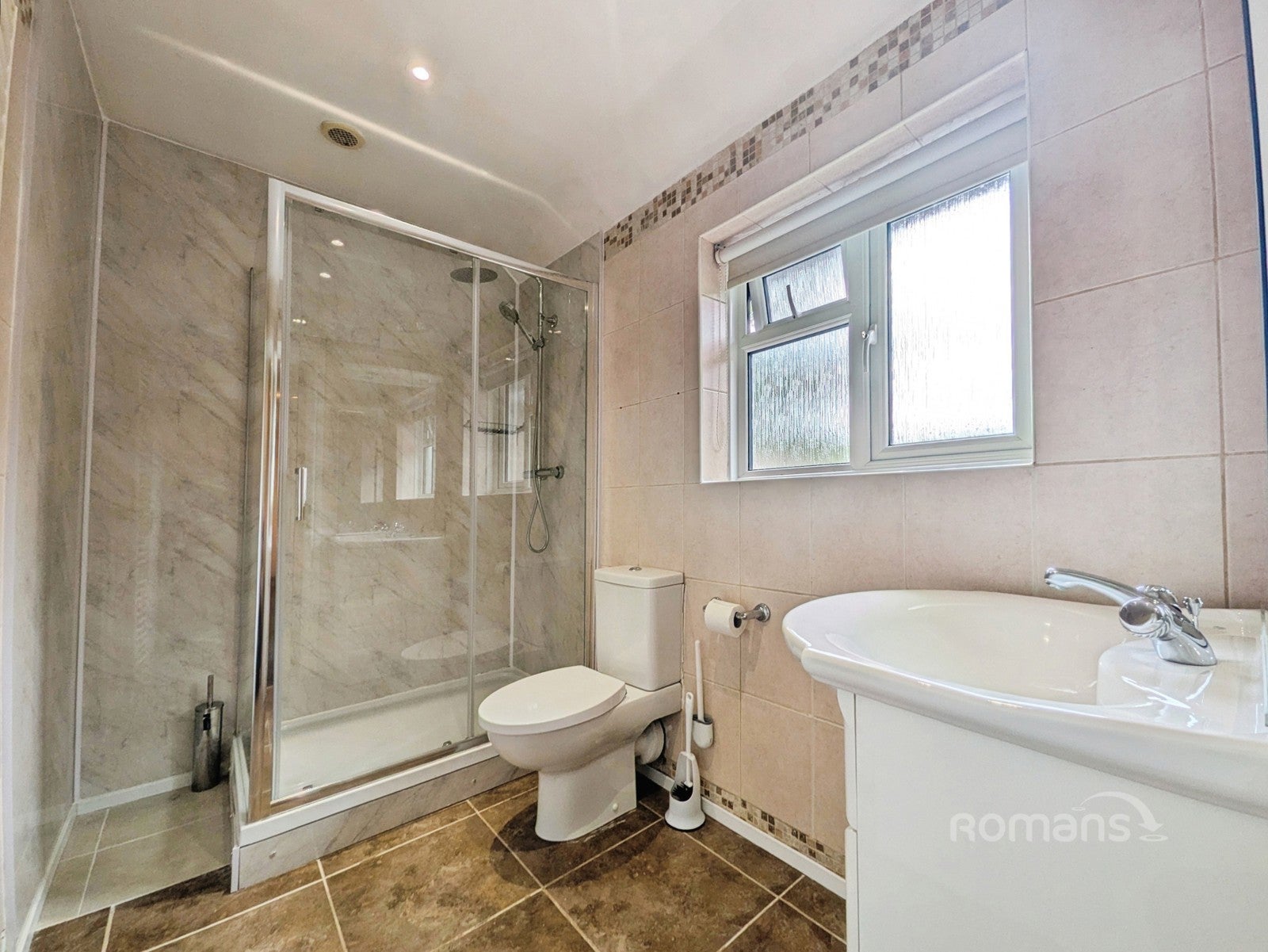 Room Hamesmoor Road in Surrey Heath