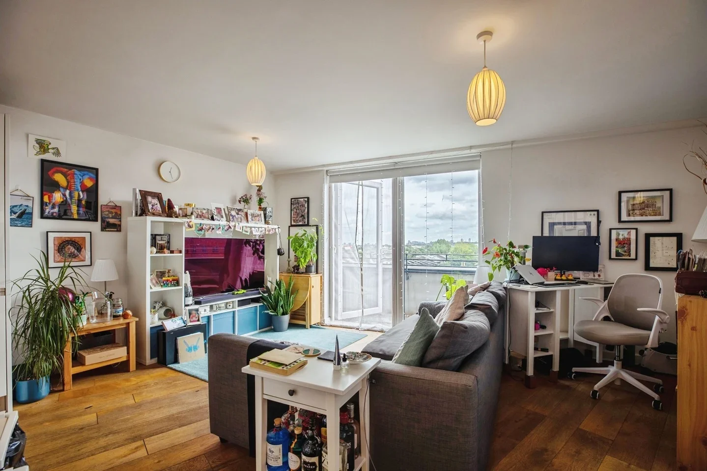 Flat Pelton Road in Greater London