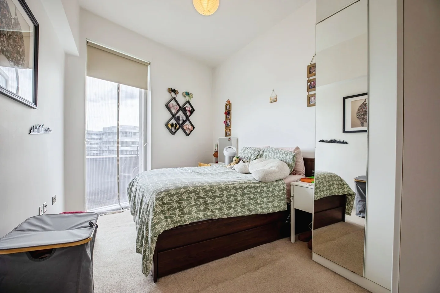 Flat Pelton Road in Greater London