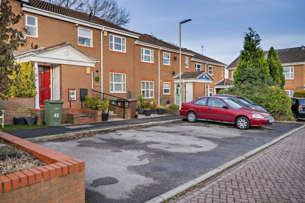 Flat Belfry Court in Wakefield