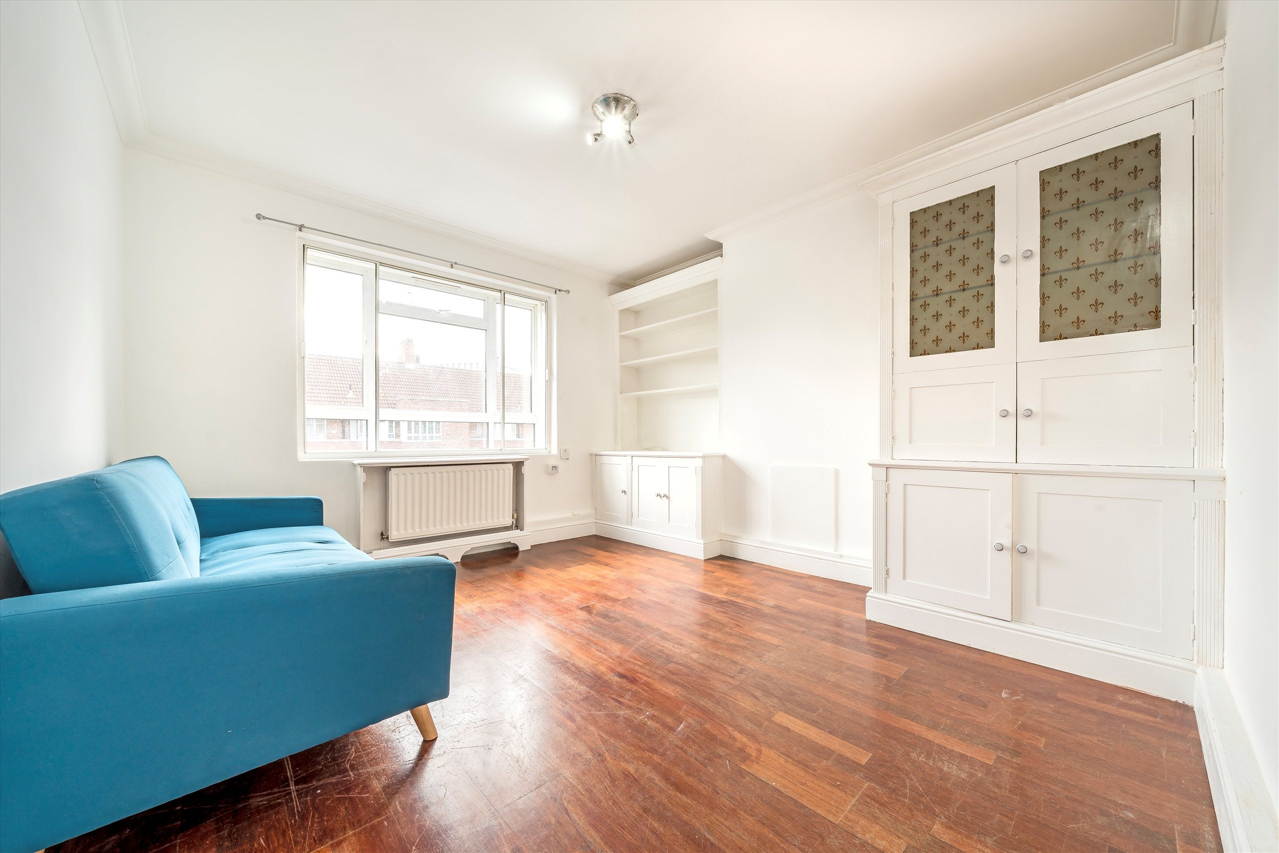 Flat Australia Road in Greater London