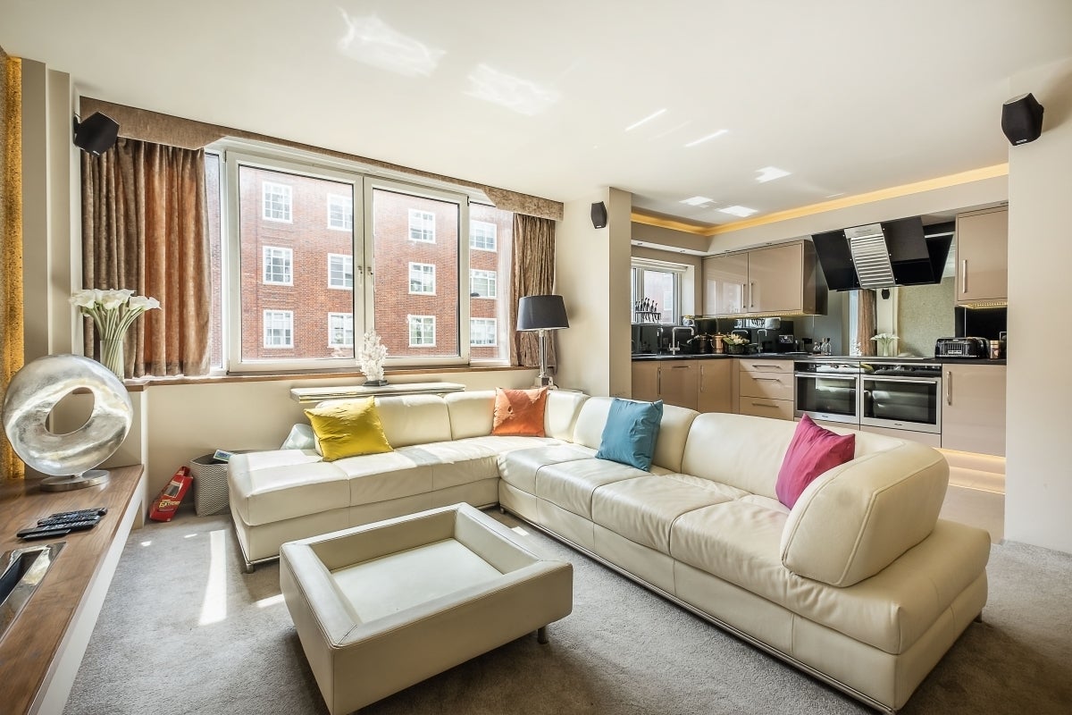Flat Holbein Mews in Greater London