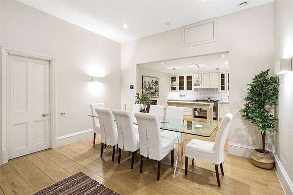 House Lennox Gardens in Greater London