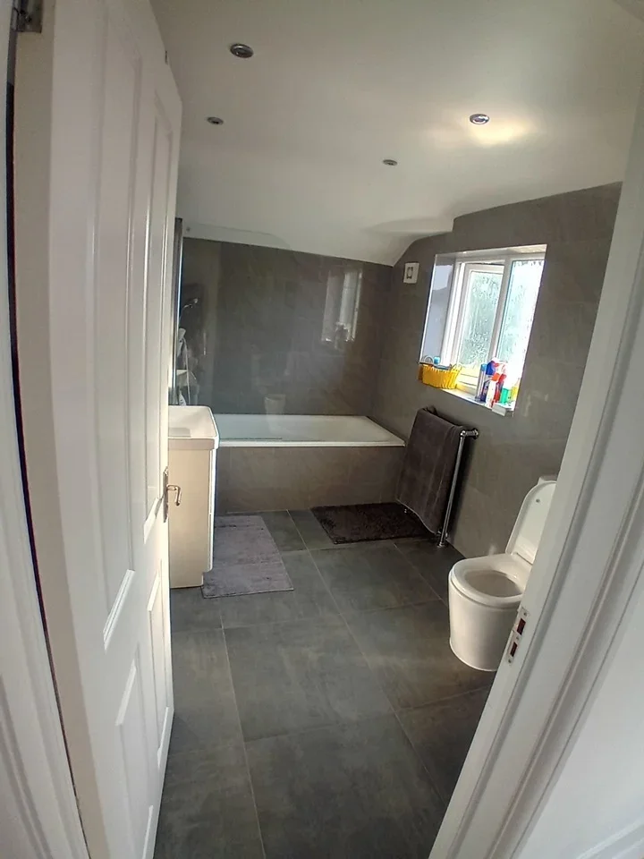House Briarwood Drive in Greater London
