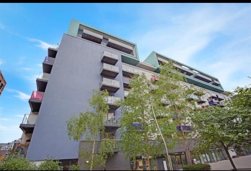 Flat Rossett Way in Greater London