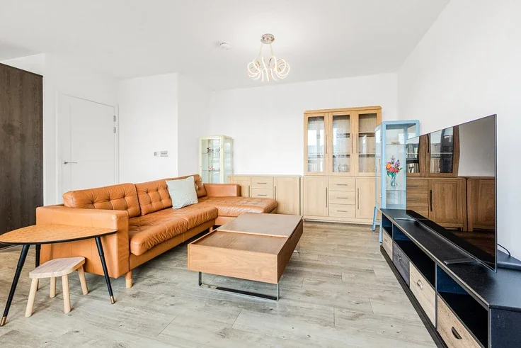 Flat Honour Lea Avenue in Greater London