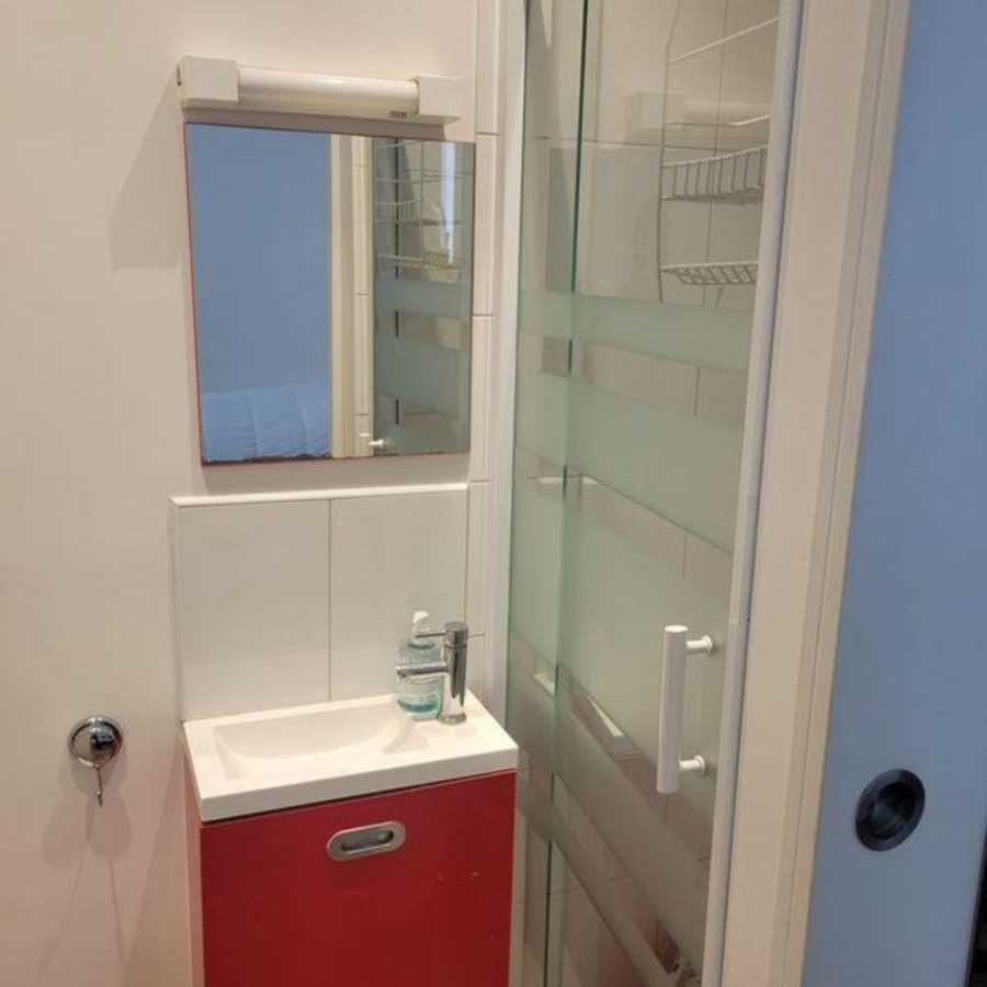 Room Rue Cardinet in Paris