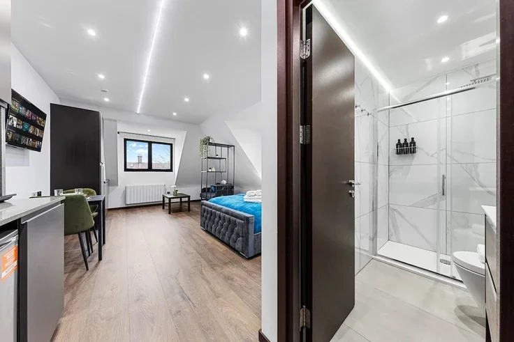 Flat Woodstock Road in Greater London