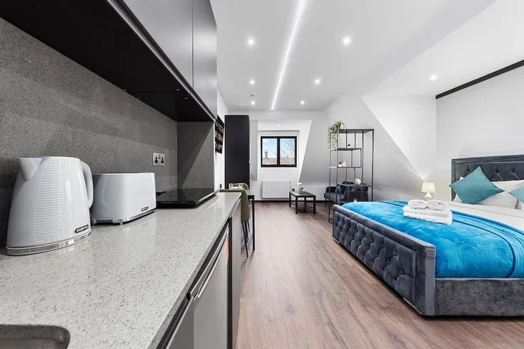 Flat Woodstock Road in Greater London
