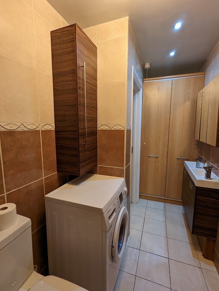Flat Gliddon Road in Greater London