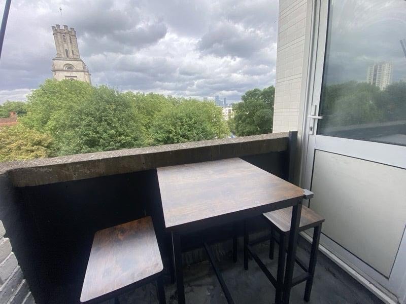 Room Crowder Street in Greater London