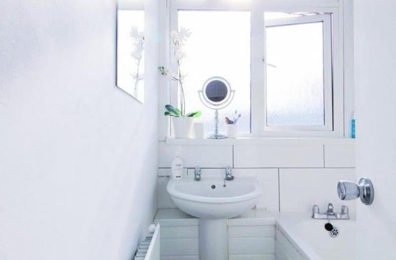 Room Crowder Street in Greater London