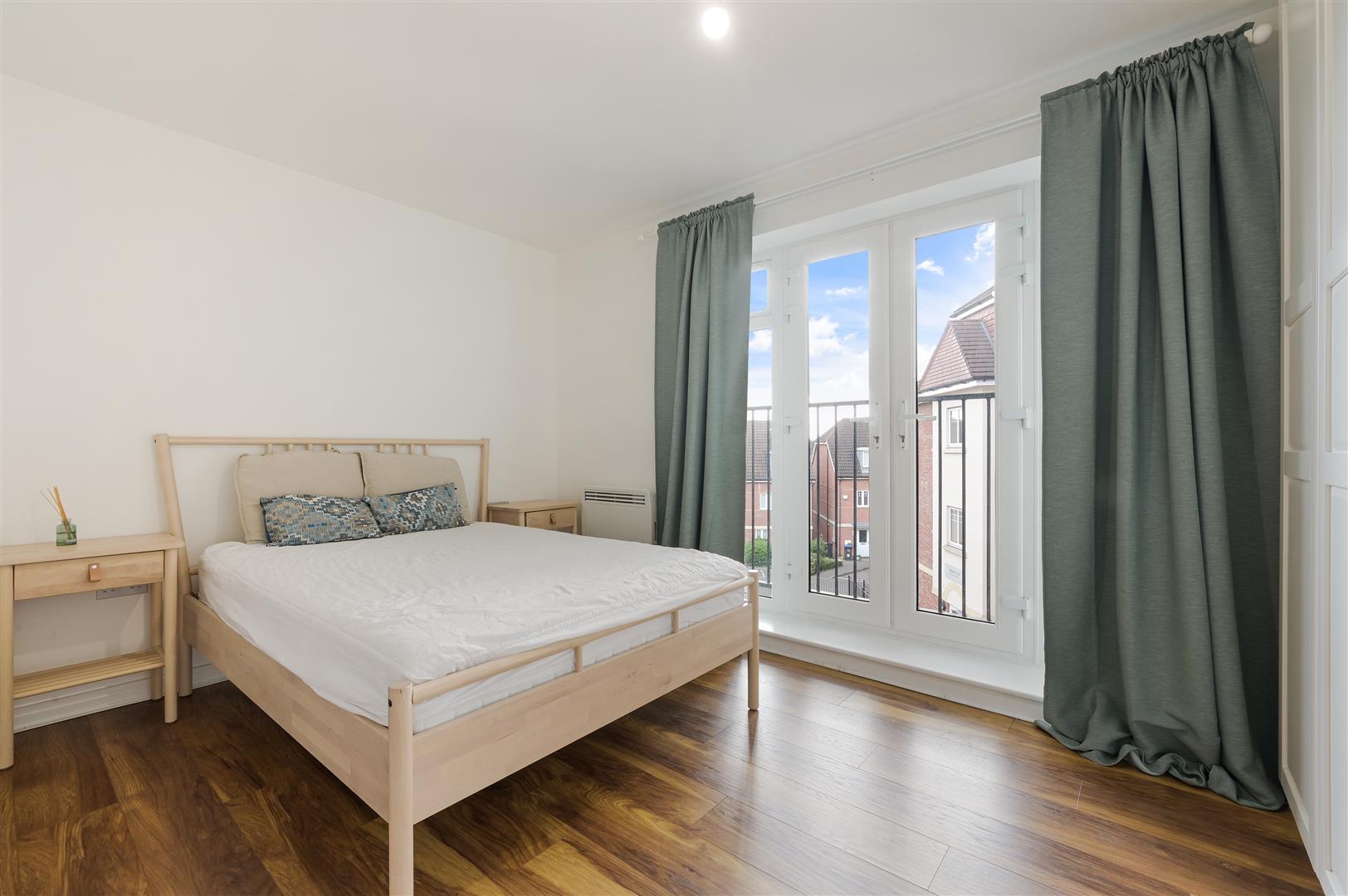 Flat Schoolgate Drive in Greater London