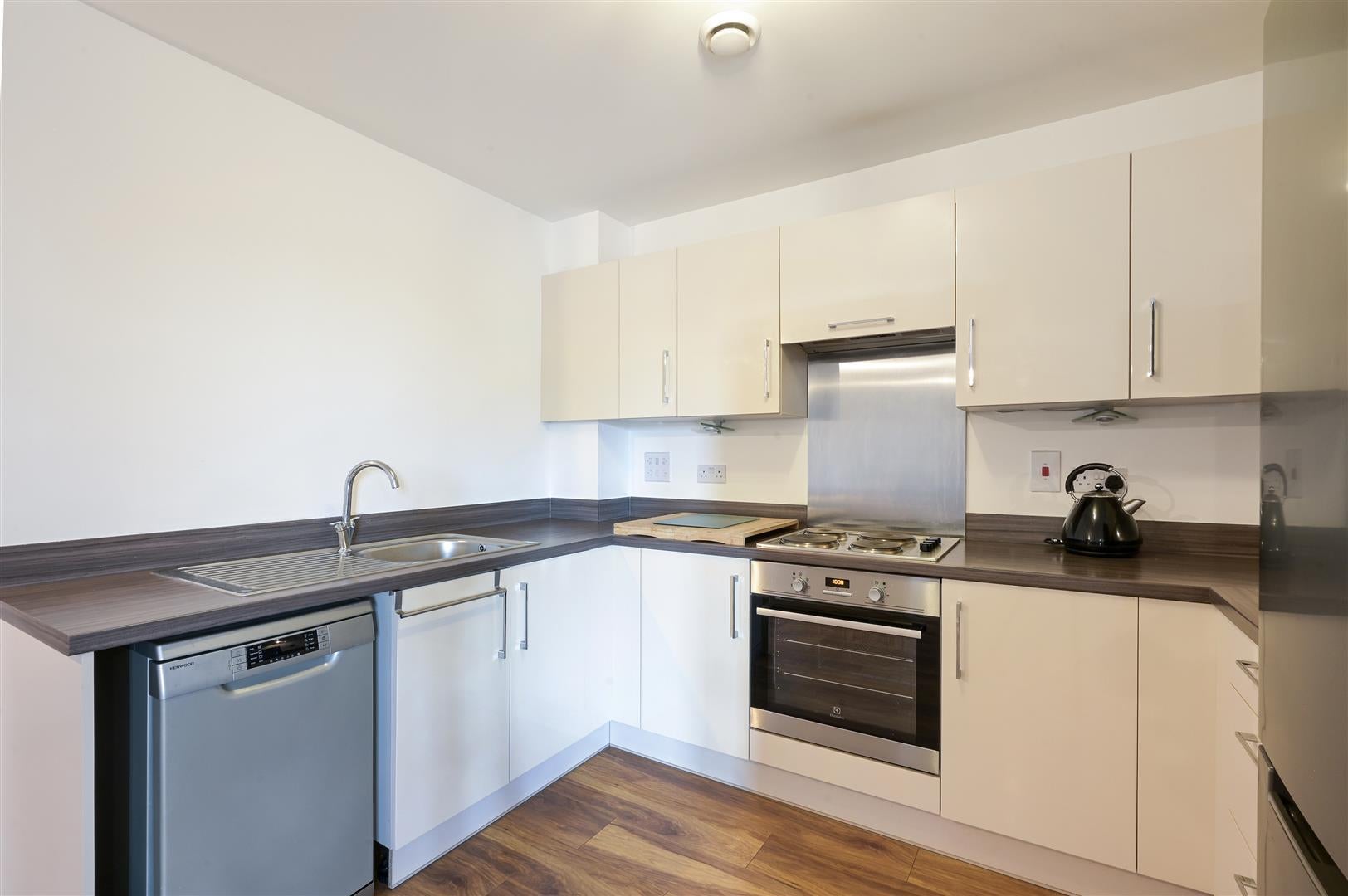 Flat Schoolgate Drive in Greater London