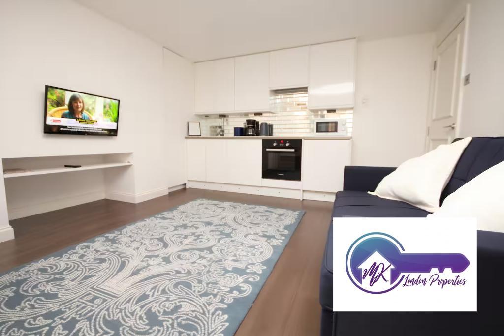 Flat Hugh Street in City of Westminster