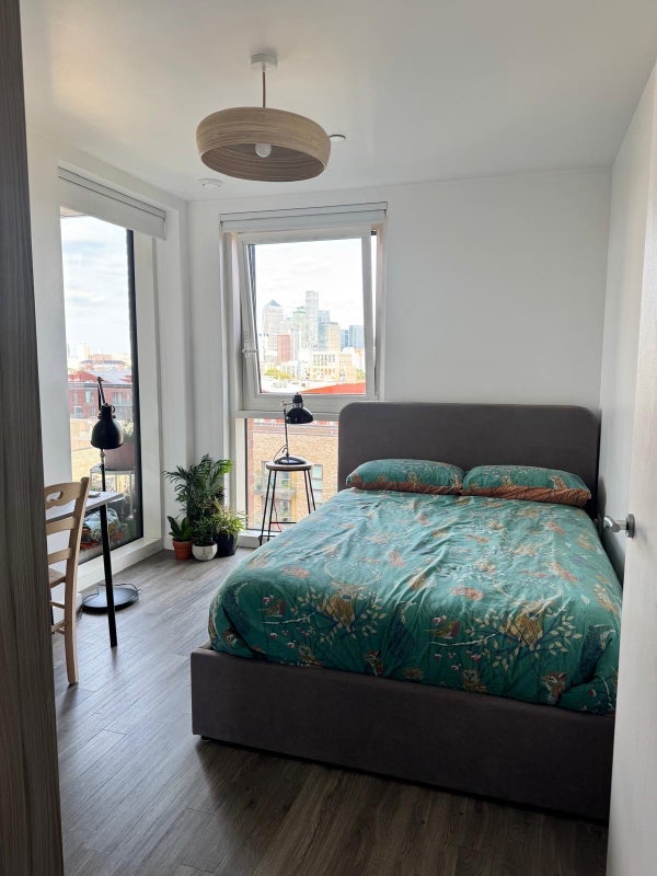 Room Bailey Street in Greater London
