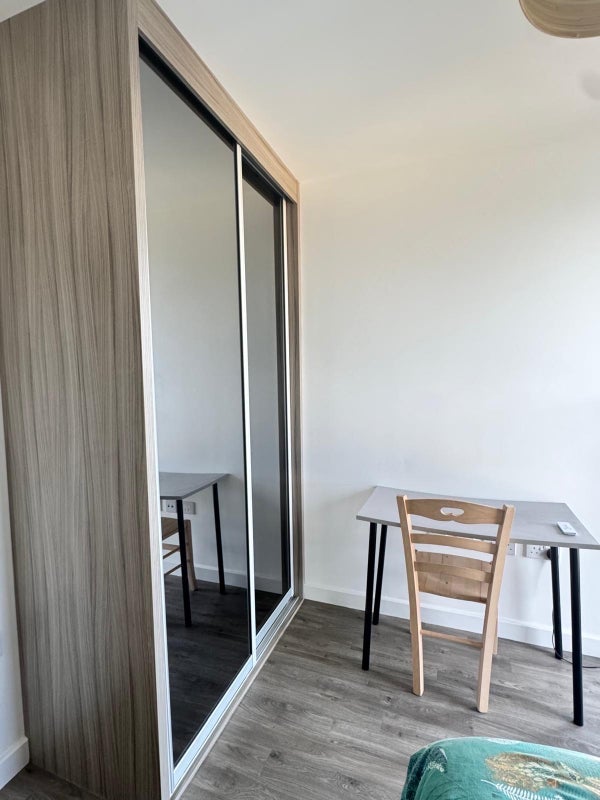 Room Bailey Street in Greater London