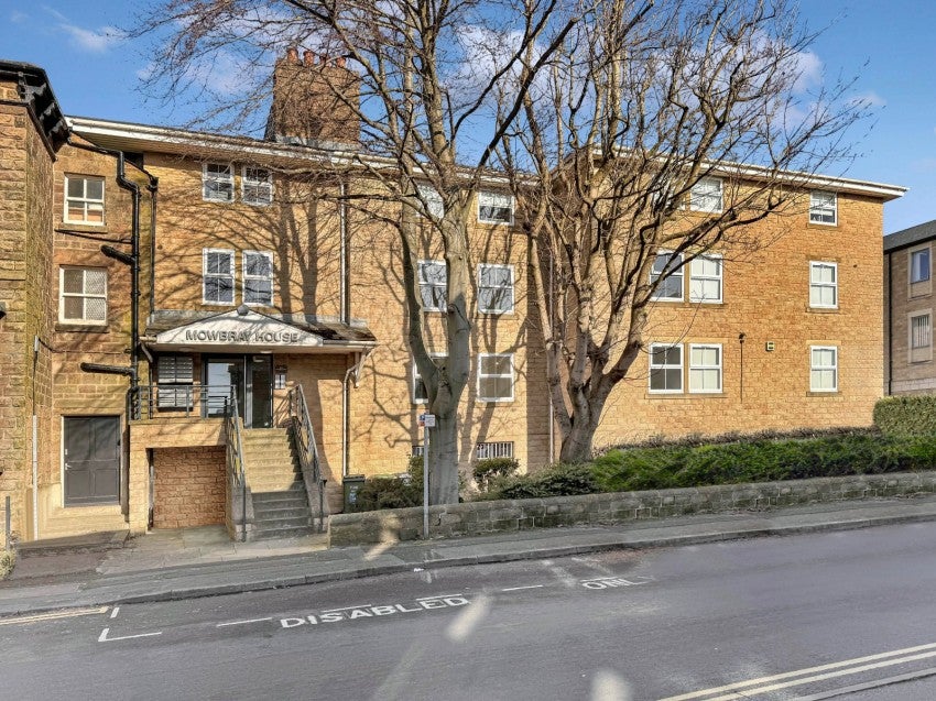 Flat Mowbray Square in Harrogate