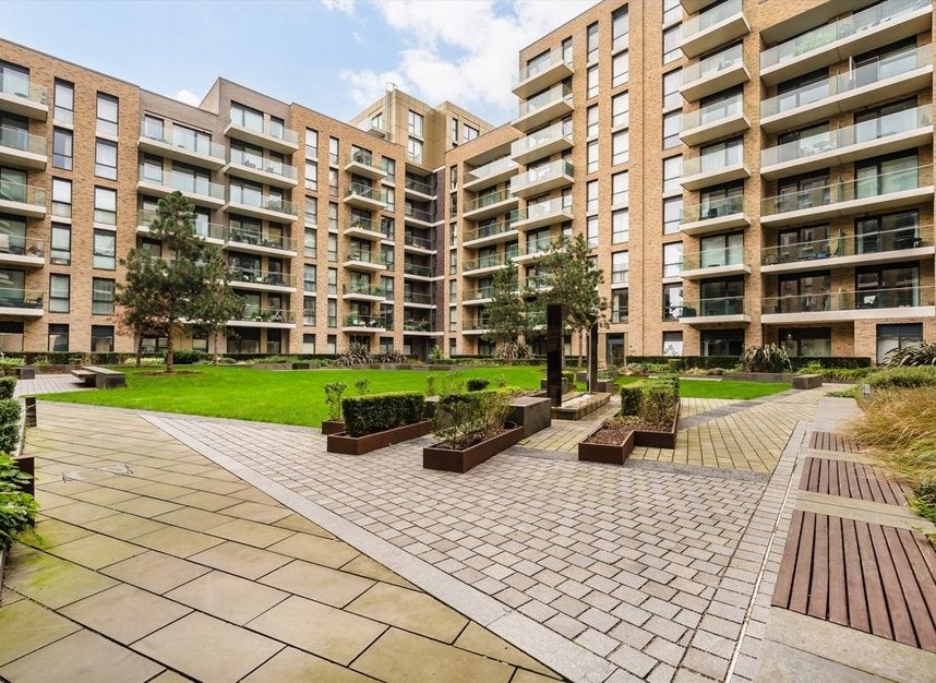 Flat Richmond Road in Greater London