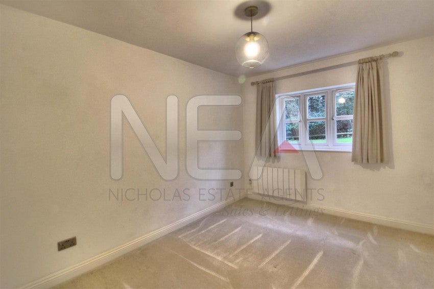 Flat Balmore Park in Reading