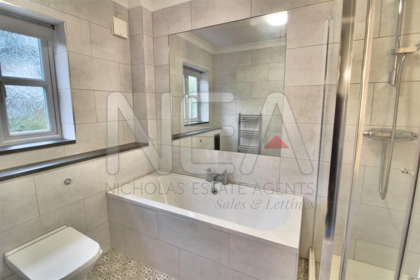 Flat Balmore Park in Reading