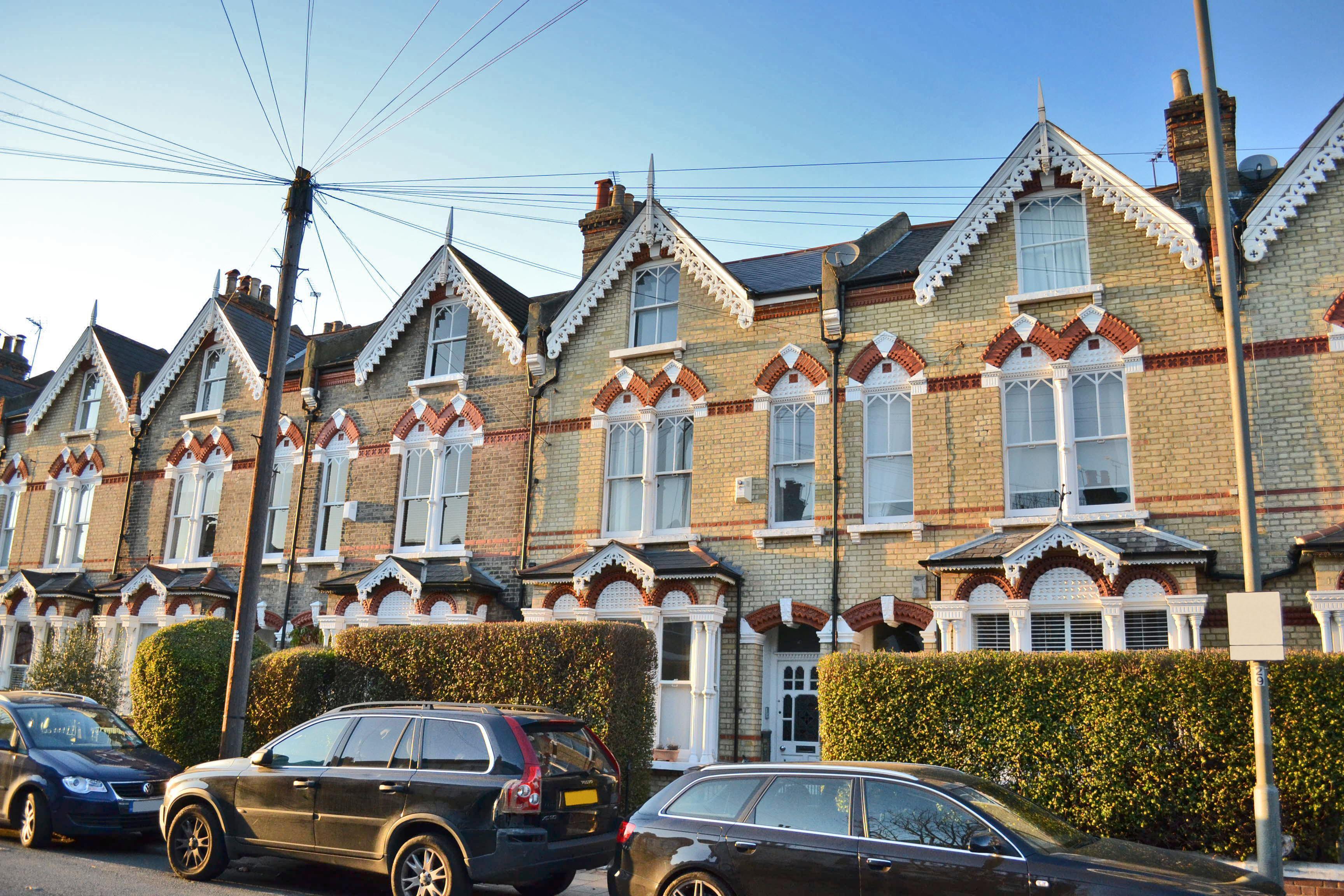 Flat Broomwood Road in Greater London