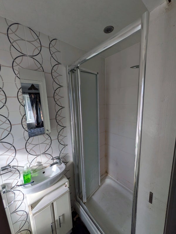 Room Mulberry Drive in Slough