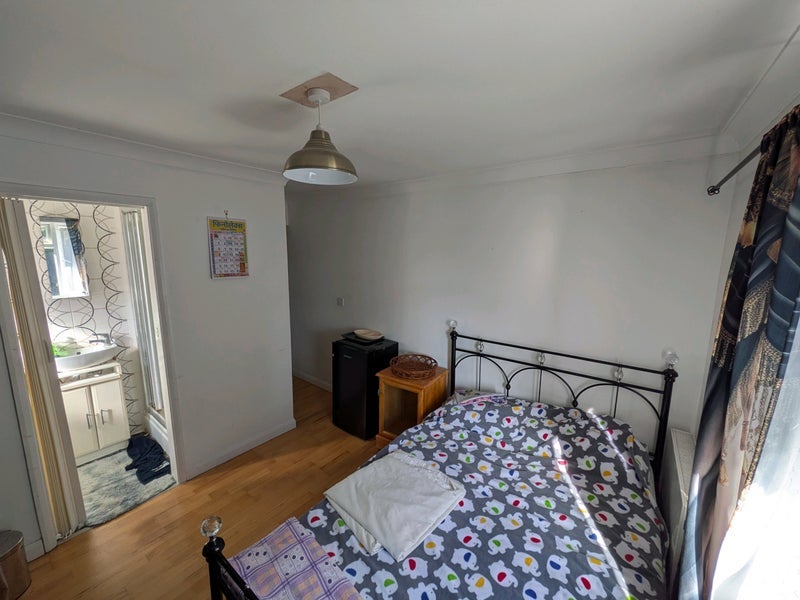 Room Mulberry Drive in Slough