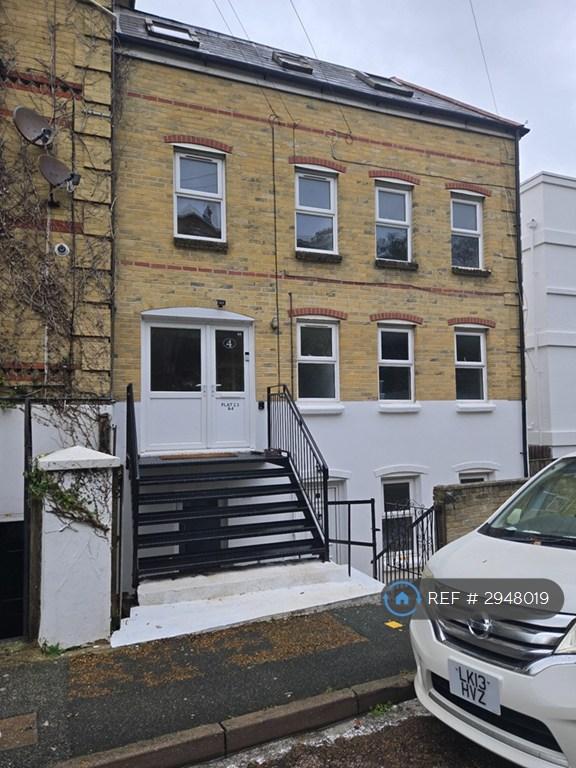 Flat Cliff Road in Cowes