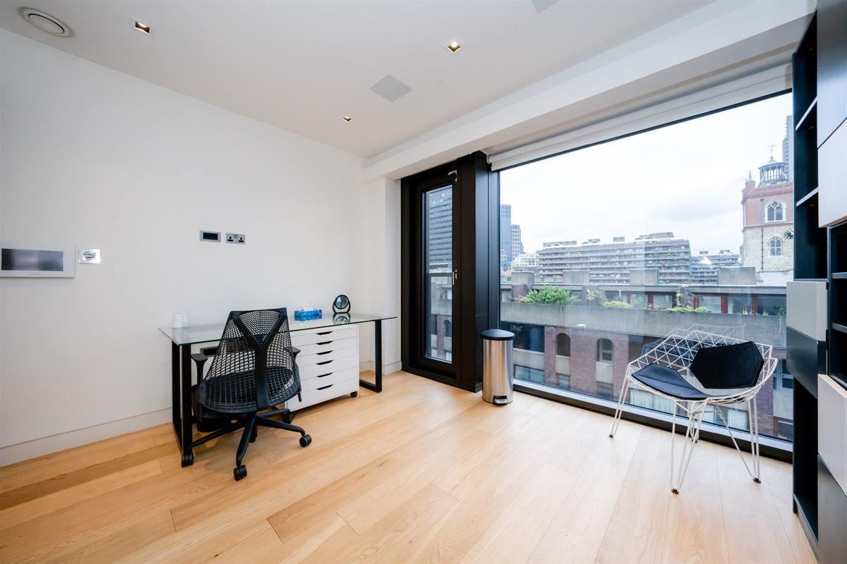 Flat Wood Street in City of London