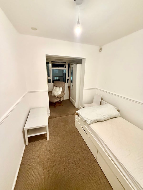 Room Mountfield Road in Greater London