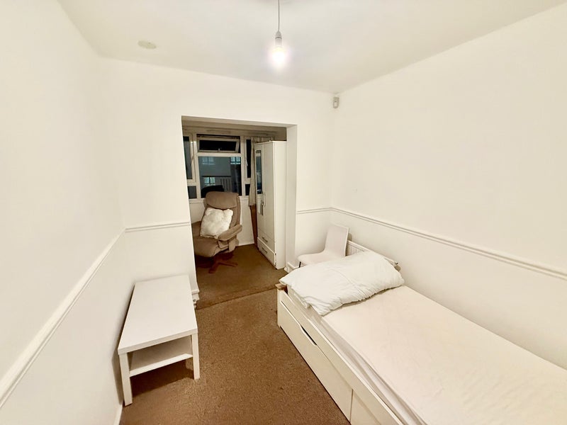Room Mountfield Road in Greater London