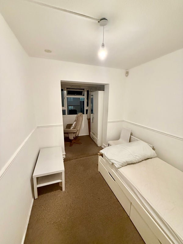 Room Mountfield Road in Greater London