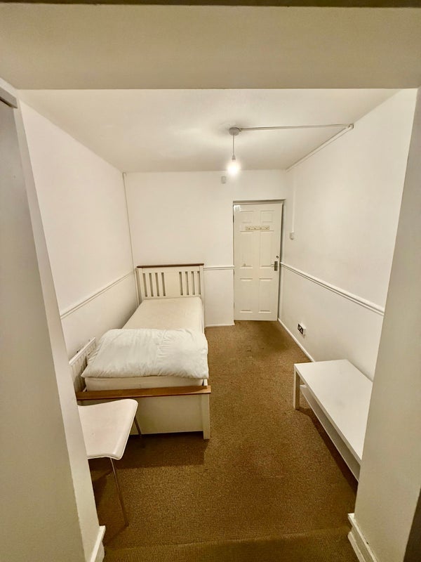 Room Mountfield Road in Greater London