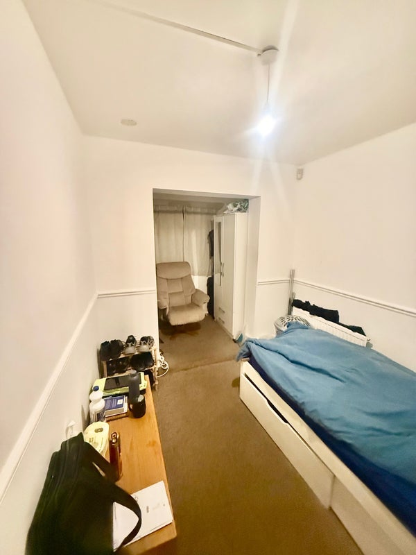 Room Mountfield Road in Greater London