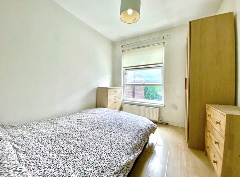 Room Heath Road in Greater London
