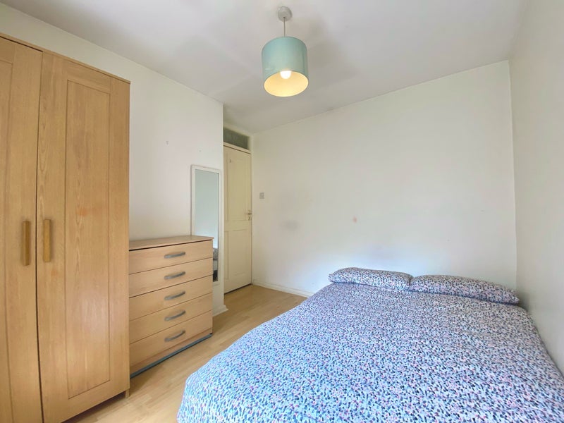 Room Heath Road in Greater London