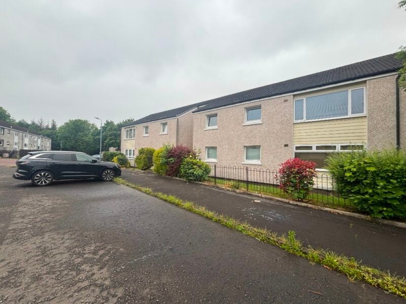 Flat Drumlaken Street in Glasgow